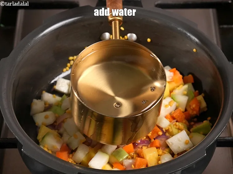 Step 11 – <p>Add 1½ cups of water.</p>