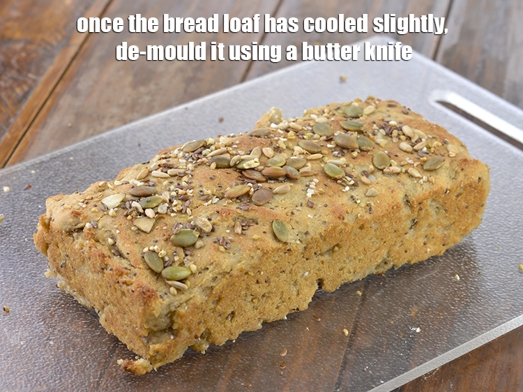 Step 7 – <p><span style="background-color:rgb(255,255,255);color:rgb(0,0,0);">Once the bread loaf has cooled slightly, de-mould it using a butter knife.</span></p>