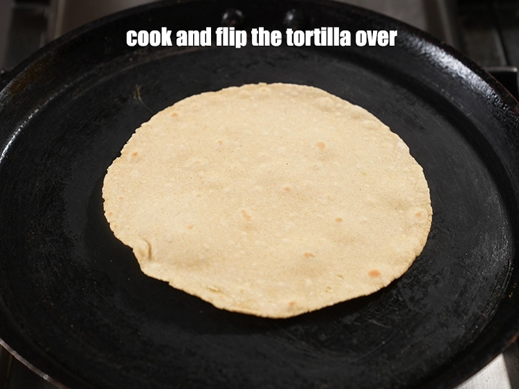 Step 12 – <p><span style="background-color:rgb(255,255,255);color:rgb(0,0,0);">Cook and flip the tortilla over.</span></p>