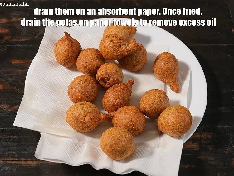 Step 43 – <p><span style="color:rgb(0,0,0);">Drain them on an absorbent paper. Once fried, drain the gotas on paper towels …