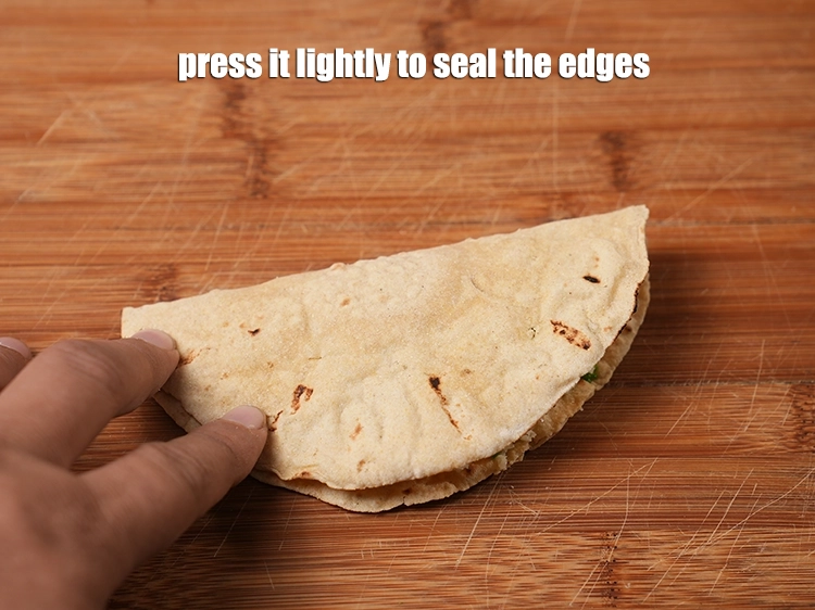 Step 13 – <p><span style="background-color:rgb(255,255,255);color:rgb(0,0,0);">Press it lightly to seal the edges.</span></p>