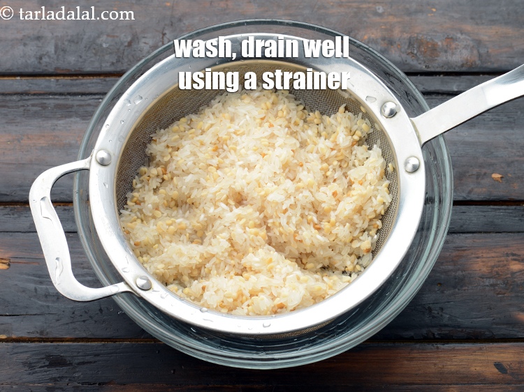 Step 4 – <p><span style="background-color:rgb(255,255,255);color:rgb(0,0,0);">Wash it well and drain it well using a strainer.</span></p>