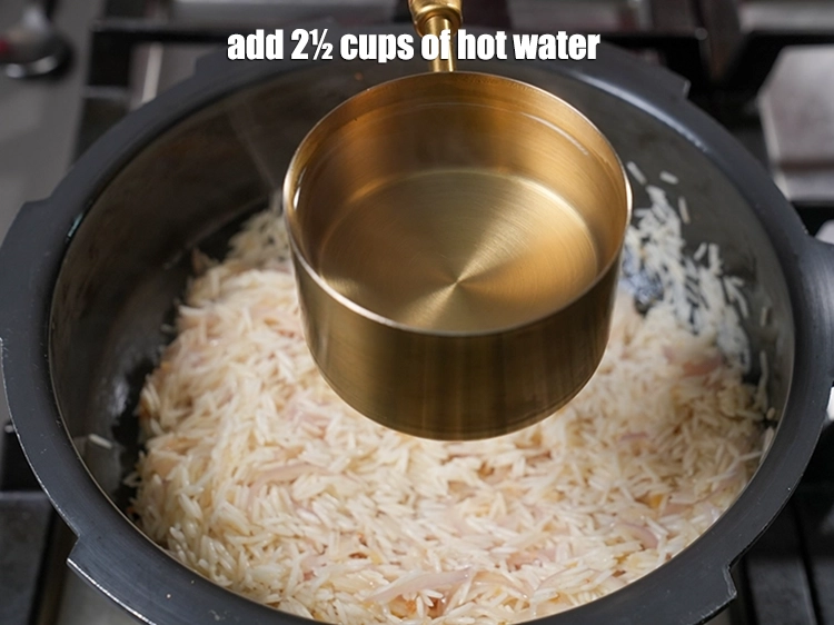 Step 12 – <p>Add <span style="background-color:rgb(255,255,255);color:rgb(0,0,0);">2½ cups of hot water.</span></p>