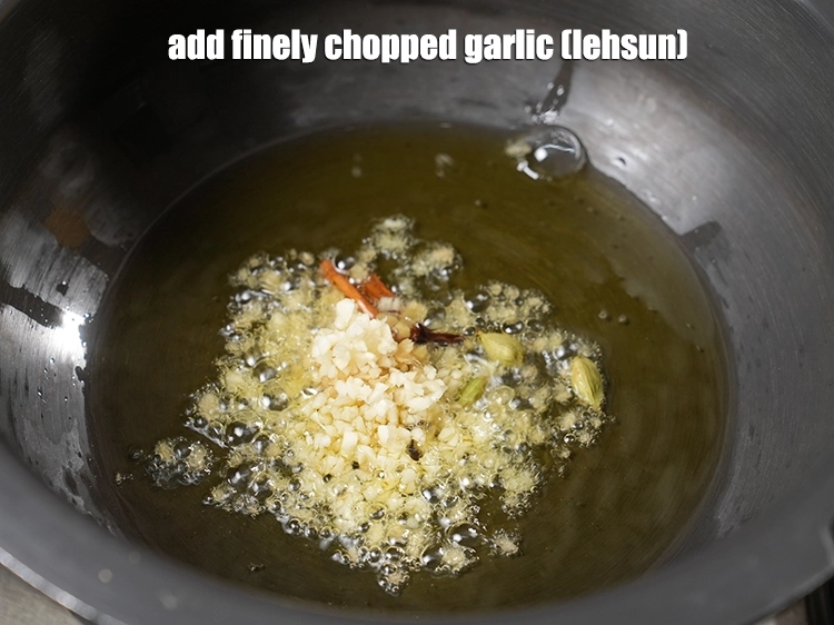 Step 7 – <p>Add <span style="background-color:rgb(255,255,255);color:rgb(0,0,0);">1 tsp finely </span><a href="https://www.tarladalal.com/glossary-garlic-lehsun-lahsun-348i#ing_2370"><u>chopped garlic (lehsun)</u></a><u>.</u></p>
