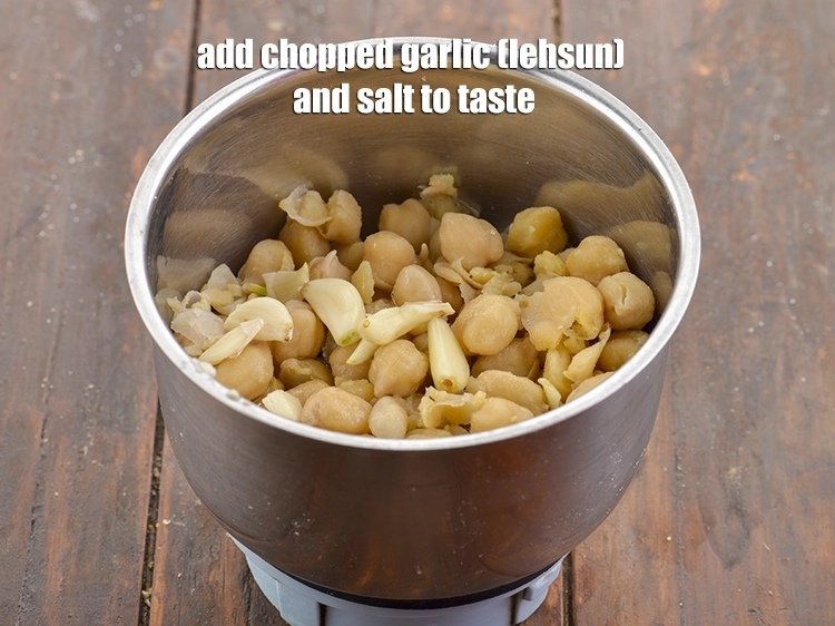 Step 18 – <p>Add <span style="background-color:rgb(255,255,255);color:rgb(0,0,0);">2 tsp </span><a href="https://www.tarladalal.com/glossary-garlic-lehsun-lahsun-348i#ing_2370"><u>chopped garlic (lehsun)</u></a><u> and </u><a href="https://www.tarladalal.com/glossary-salt-namak-table-salt-418i"><u>salt </u></a><span style="background-color:rgb(255,255,255);color:rgb(0,0,0);">to taste.</span></p>
