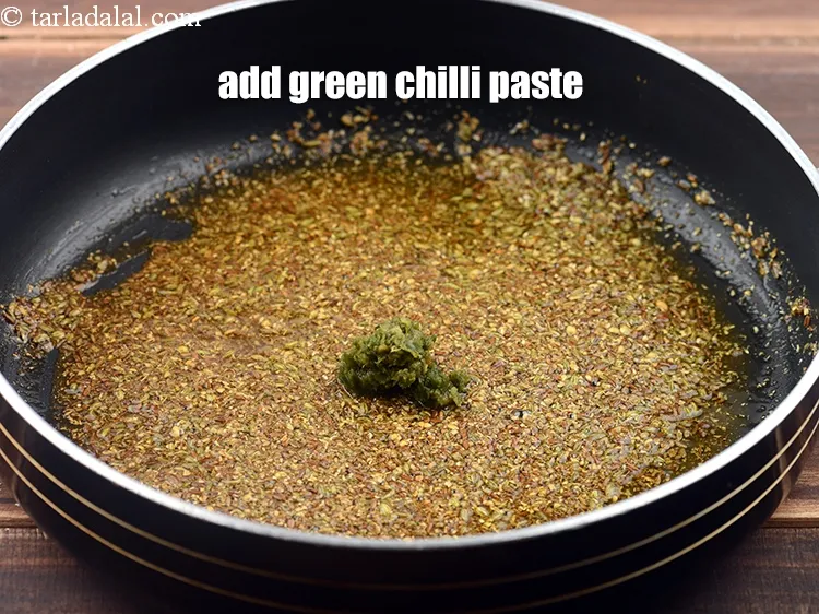 Step 12 – <p><span style="background-color:rgb(255,255,255);color:rgb(0,0,0);">Add 1 tsp </span><a href="https://www.tarladalal.com/glossary-green-chilli-paste-hari-mirch-ki-paste-mirchi-paste-333i"><u>green chilli paste</u></a>.</p>