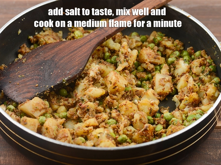 Step 19 – <p><span style="background-color:rgb(255,255,255);color:rgb(0,0,0);">Mix well and cook on a medium flame for a minute, while stirring continuously.</span></p>