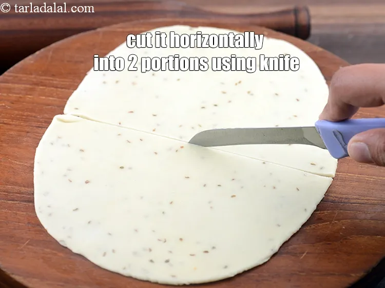 Step 25 – <p><span style="background-color:rgb(255,255,255);color:rgb(0,0,0);">Cut the oval horizontally into 2 equal portions using a knife.</span></p>