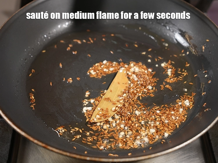 Step 25 – <p><span style="background-color:rgb(255,255,255);color:rgb(0,0,0);">Sauté on medium flame for a few seconds.</span></p>