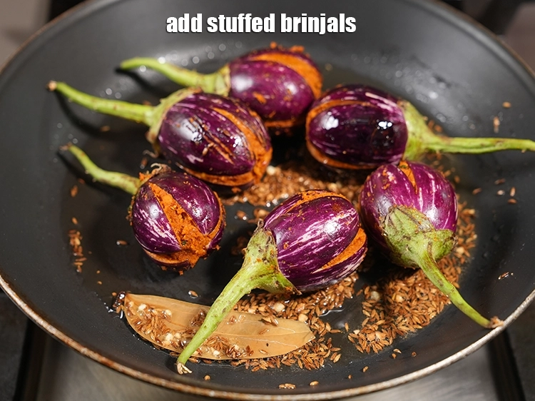 Step 26 – <p><span style="background-color:rgb(255,255,255);color:rgb(0,0,0);">Add the stuffed brinjals.</span></p>