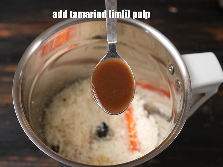 Step 10 – <p>Add <span style="background-color:rgb(255,255,255);color:rgb(0,0,0);">1 tsp </span><a href="https://www.tarladalal.com/glossary-tamarind-pulp-tamarind-extract-imli-ka-pulp-838i"><u>tamarind (imli) pulp</u></a><u>.</u></p>