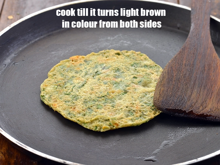 Step 16 – <p><span style="background-color:rgb(255,255,255);color:rgb(0,0,0);">Cook till it turns light brown in colour from both sides.</span></p>
