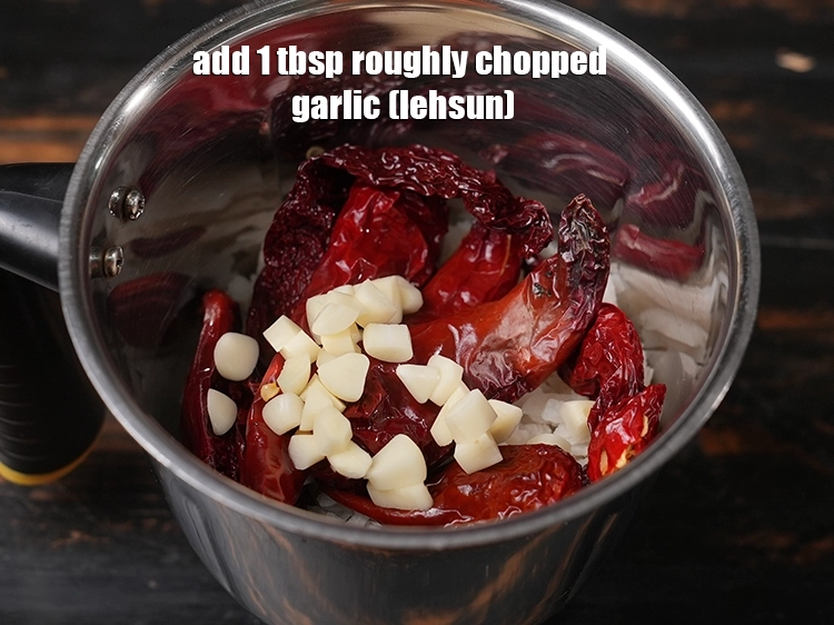 Step 12 – <p><span style="background-color:rgb(255,255,255);color:rgb(0,0,0);">Add 1 tbsp roughly </span><a href="https://www.tarladalal.com/glossary-garlic-lehsun-lahsun-348i#ing_2370"><u>chopped garlic (lehsun)</u></a><u>.</u></p>