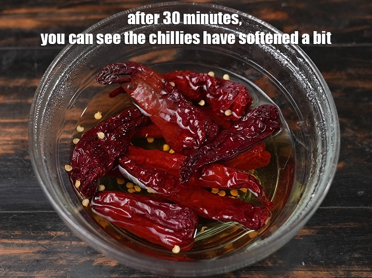 Step 5 – <p><span style="background-color:rgb(255,255,255);color:rgb(0,0,0);">After 30 minutes, you can see the chillies have softened a bit.</span></p>