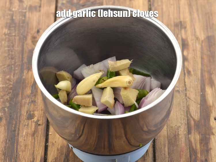 Step 4 – <p>Add <span style="background-color:rgb(255,255,255);color:rgb(0,0,0);">3 </span><a href="https://www.tarladalal.com/glossary-garlic-lehsun-lahsun-348i#ing_2537"><u>garlic (lehsun) cloves</u></a> to it.</p>