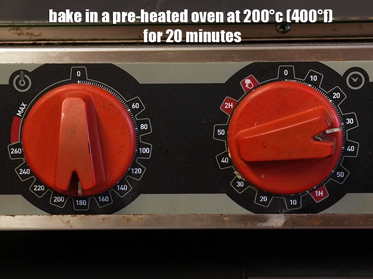 Step 29 – <p><span style="background-color:rgb(255,255,255);color:rgb(0,0,0);">Bake in a pre-heated oven at 200°c (400°f) for 20 minutes.</span></p>