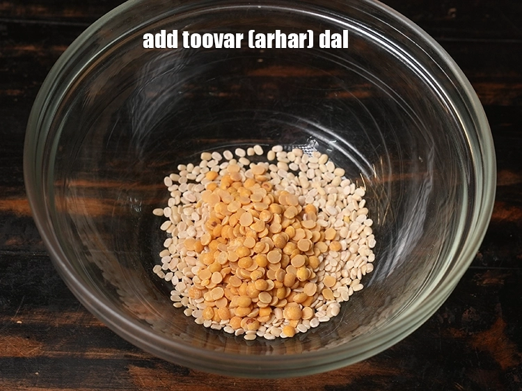 Step 3 – <p>Add <span style="background-color:rgb(255,255,255);color:rgb(0,0,0);">1 tbsp </span><a href="https://www.tarladalal.com/glossary-toovar-dal-arhar-dal-toor-dal-split-pigeon-peas-tur-dal-955i"><u>toovar (arhar) dal</u></a><u>.</u></p>