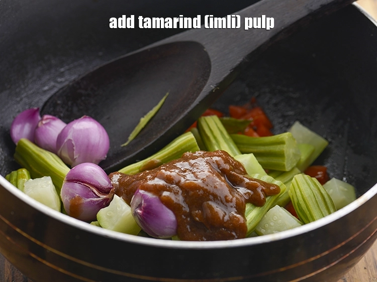 Step 28 – <p>Add the <span style="background-color:rgb(255,255,255);color:rgb(0,0,0);">2 1/2 tbsp </span><a href="https://www.tarladalal.com/glossary-tamarind-pulp-tamarind-extract-imli-ka-pulp-838i"><u>tamarind (imli) pulp</u></a>.</p>
