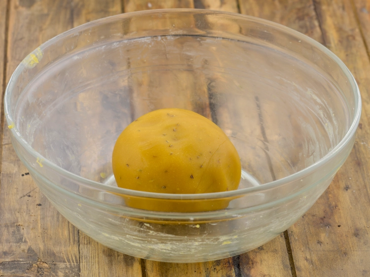 Step 3 – <p>The dough cannot be made in advance. Knead it just before deep frying.&nbsp;</p>