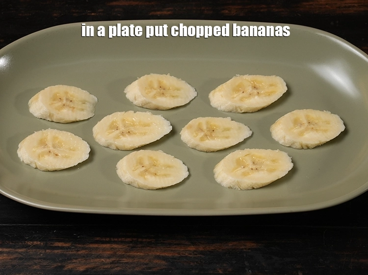 Step 4 – <p><span style="background-color:rgb(255,255,255);color:rgb(0,0,0);">In a bowl or plate put thinly </span><a href="https://www.tarladalal.com/glossary-banana-kela-17i#ing_2964"><u>sliced banana</u></a><span style="background-color:rgb(255,255,255);color:rgb(0,0,0);">.&nbsp;</span><a href="https://www.tarladalal.com/recipes-using-banana-kela-17"><u>Banana</u></a><span style="background-color:rgb(255,255,255);color:rgb(0,0,0);">&nbsp;is high …