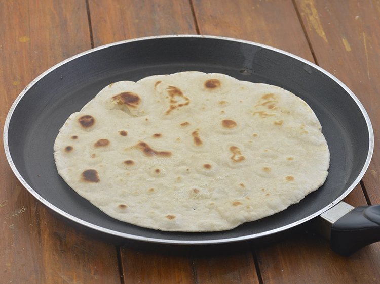 Step 41 – <p><span style="background-color:rgb(255,255,255);color:rgb(0,0,0);">Cook each roti lightly on both side on a medium flame for 1 minute.</span></p>