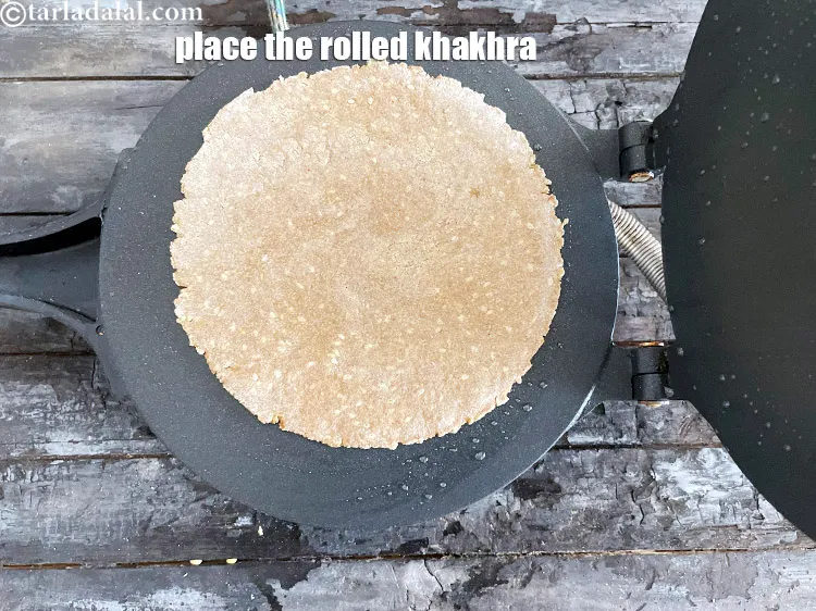 Step 41 – <html><head><meta charset="UTF-8"></head><body><p>Place the rolled khakhra in the&nbsp;khakhra press.</p></body></html>