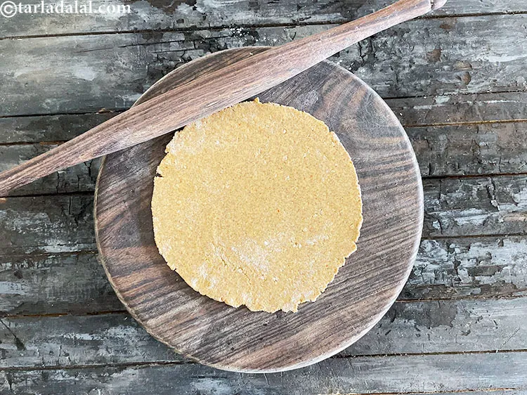 Step 39 – <html><head><meta charset="UTF-8"> </head><body><p>Roll out each portion into a 150 mm. (6”) diameter thin circle, using …