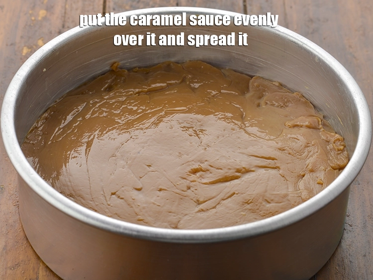 Step 8 – <p><span style="background-color:rgb(255,255,255);color:rgb(0,0,0);">Put the <strong>caramel sauce</strong> evenly over it and spread it with the help of …