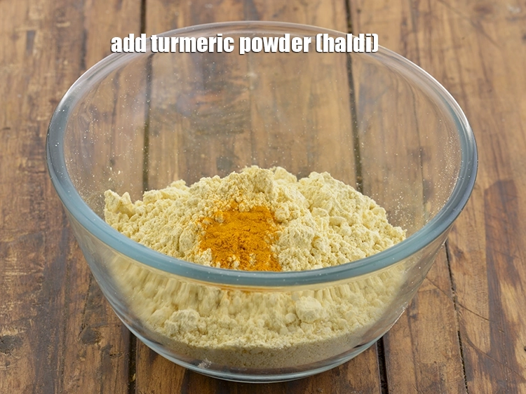 Step 2 – <p>Add <span style="background-color:rgb(255,255,255);color:rgb(0,0,0);">1/4 tsp </span><a href="https://www.tarladalal.com/glossary-turmeric-powder-haldi-645i"><u>turmeric powder (haldi)</u></a><u>.</u></p>