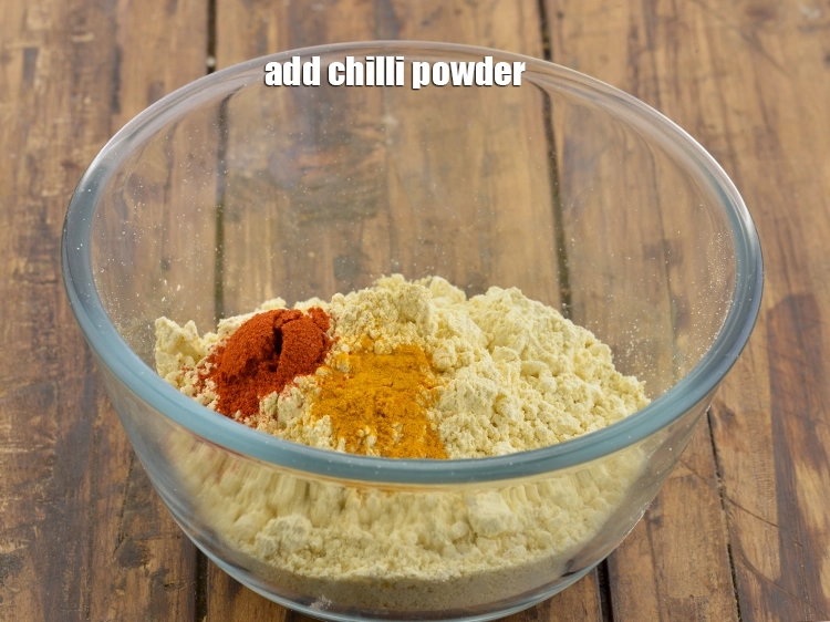 Step 3 – <p>Add <span style="background-color:rgb(255,255,255);color:rgb(0,0,0);">1 tsp </span><a href="https://www.tarladalal.com/glossary-chilli-powder-red-chilli-powder-339i"><u>chilli powder</u></a><u>.</u></p>