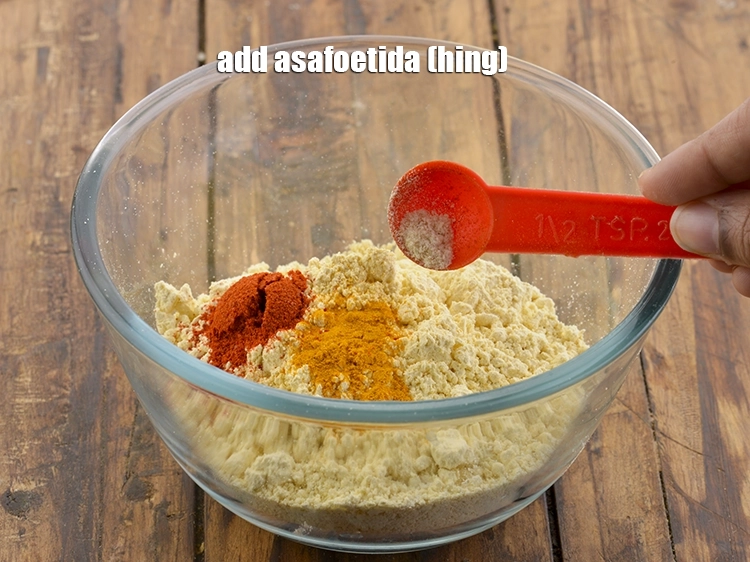 Step 4 – <p>Add <span style="background-color:rgb(255,255,255);color:rgb(0,0,0);">1/4 tsp </span><a href="https://www.tarladalal.com/glossary-asafoetida-hing-113i"><u>asafoetida (hing)</u></a>.</p>