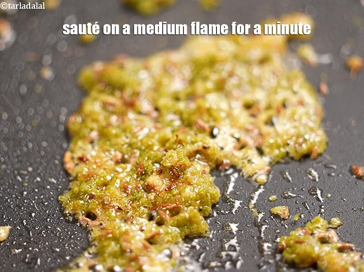 Step 12 – <p><span style="background-color:rgb(255,255,255);color:rgb(0,0,0);">Sauté on a medium flame for a minute.</span></p>