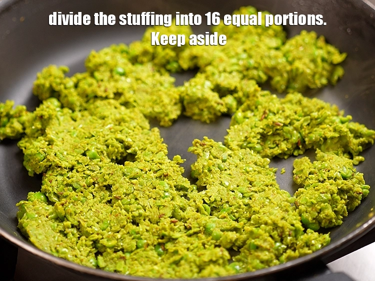 Step 19 – <p><span style="background-color:rgb(255,255,255);color:rgb(0,0,0);">Divide the <strong>stuffing</strong> into 16 equal portions. Keep aside.</span></p>