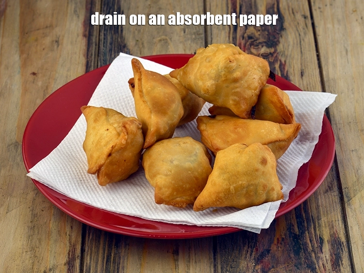 Step 16 – <p><span style="background-color:rgb(255,255,255);color:rgb(0,0,0);">Drain on an absorbent paper.</span></p>