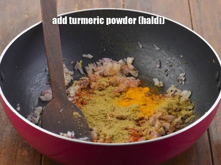 Step 18 – <p><span style="background-color:rgb(255,255,255);color:rgb(0,0,0);">Add the 1/4 tsp </span><a href="https://www.tarladalal.com/glossary-turmeric-powder-haldi-645i"><u>turmeric powder (haldi)</u></a><u>.</u></p>