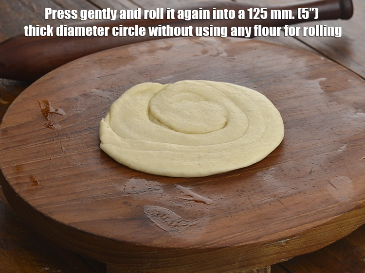 Step 21 – <p><span style="background-color:rgb(255,255,255);color:rgb(0,0,0);">Press gently and roll it again into a 125 mm. (5”) thick diameter circle …