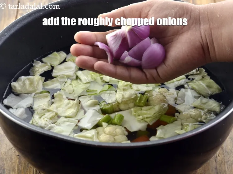 Step 9 – <p>Add the <span style="background-color:rgb(255,255,255);color:rgb(0,0,0);">1/4 cup roughly </span><a href="https://www.tarladalal.com/glossary-onions-pyaz-pyaaz-kanda-548i#ing_2327"><u>chopped onion</u></a>.</p>