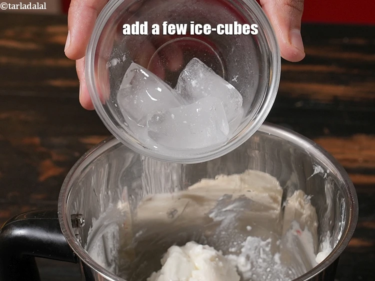 Step 7 – <p>Add a few <a href="https://www.tarladalal.com/glossary-ice-cubes-752i">ice-cubes</a>.&nbsp;</p>