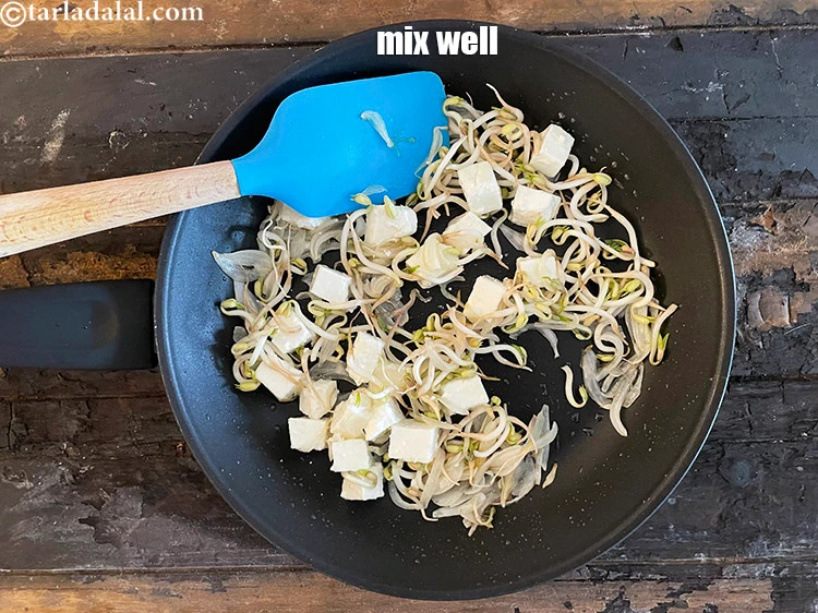 Step 9 – <p>Mix well. Cook on a high flame for 1 minute.</p>