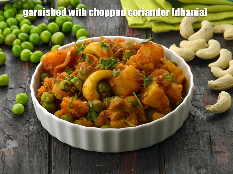 Step 6 – <p><span style="background-color:rgb(255,255,255);color:rgb(0,0,0);">Garnished with 1 tbsp </span><a href="https://www.tarladalal.com/glossary-coriander-dhania-kothmir-369i#ing_2365"><u>chopped coriander (dhania)</u></a><span style="background-color:rgb(255,255,255);color:rgb(0,0,0);">.</span></p>