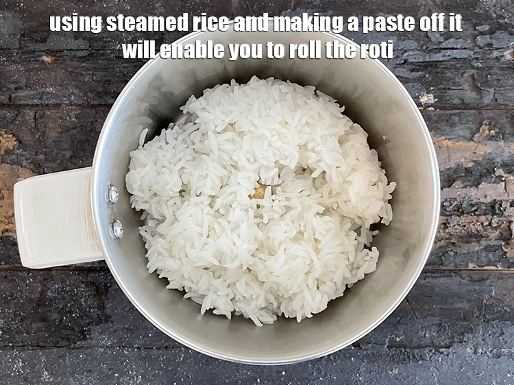 Step 26 – <p><span style="background-color:rgb(255,255,255);color:rgb(0,0,0);">Using <strong>steamed rice</strong> and making a paste off it will enable you to roll …