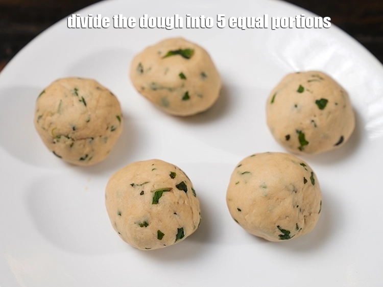 Step 17 – <p><span style="background-color:rgb(255,255,255);color:rgb(0,0,0);">Divide the <strong>dough</strong> into 5 equal portions.</span></p>