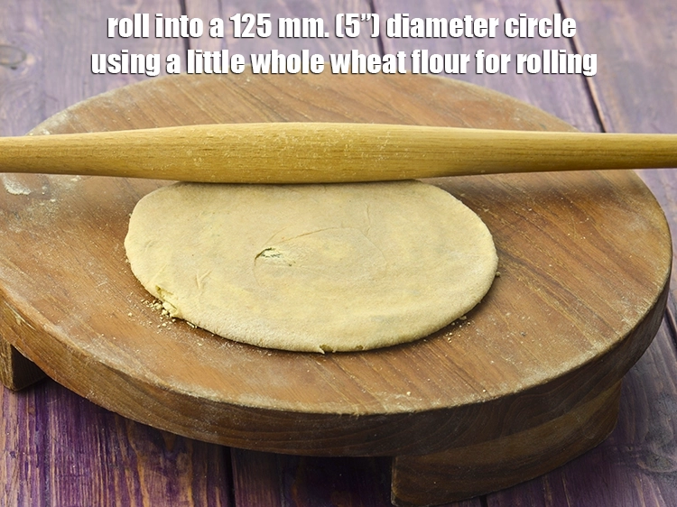 Step 50 – <p>Turnover the swiss roll so that the sealed side faces upwards and again gently roll …