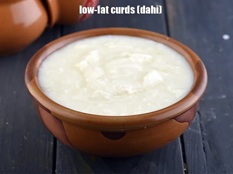 Step 36 – <p>Add <span style="background-color:rgb(255,255,255);color:rgb(0,0,0);">1 1/2 tsp&nbsp;</span><a href="https://www.tarladalal.com/glossary-low-fat-curds-low-cal-dahi-low-calorie-curd-low-fat-yogurt-1107i"><u>low-fat curds (dahi)</u></a><u>.</u></p>