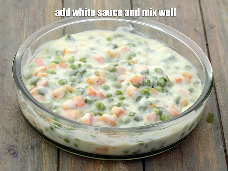 Step 9 – <p><span style="background-color:rgb(255,255,255);color:rgb(0,0,0);">The white sauce should be thick and not too thin.</span></p>