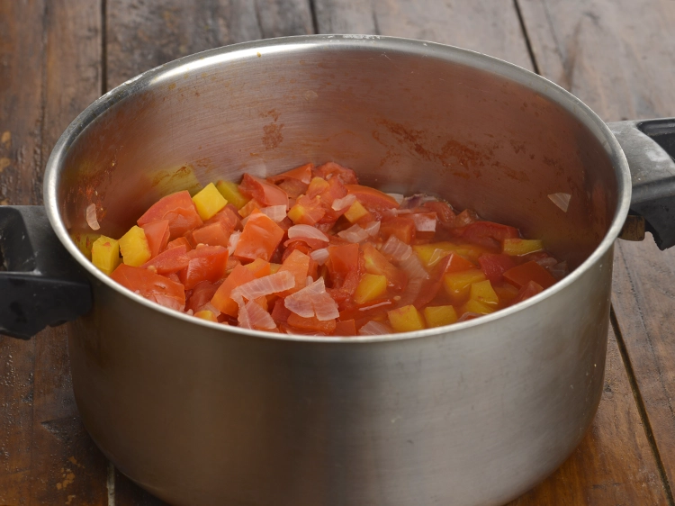 Step 5 – <p><span style="background-color:rgb(255,255,255);color:rgb(0,0,0);">Combine the 3 cups </span><a href="https://www.tarladalal.com/glossary-tomatoes-tamatar-639i#ing_2361"><u>chopped tomato</u></a><span style="background-color:rgb(255,255,255);color:rgb(0,0,0);">, 1/2 cup </span><a href="https://www.tarladalal.com/glossary-onions-pyaz-pyaaz-kanda-548i#ing_2327"><u>chopped onion</u></a><span style="background-color:rgb(255,255,255);color:rgb(0,0,0);">, …