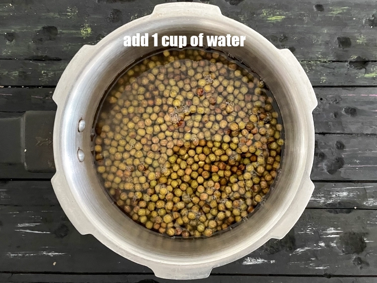 Step 6 – <p>Add <span style="background-color:rgb(255,255,255);color:rgb(0,0,0);">1 cup of <strong>water</strong>.</span></p>