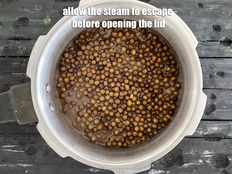 Step 8 – <p><span style="background-color:rgb(255,255,255);color:rgb(0,0,0);">Allow the steam to escape before opening the lid.</span></p>