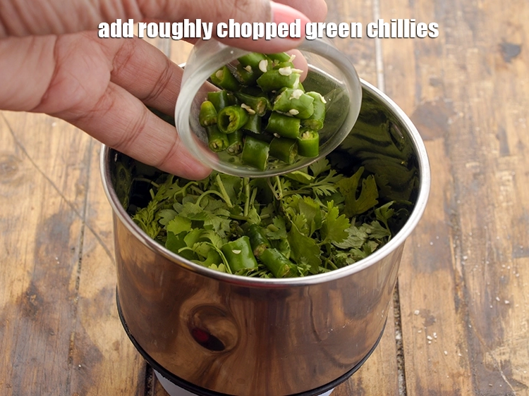 Step 5 – <p>Add <span style="background-color:rgb(255,255,255);color:rgb(0,0,0);">1 tbsp roughly </span><a href="https://www.tarladalal.com/glossary-green-chillies-hari-mirch-331i#ing_2388"><u>chopped green chillies</u></a><u> and </u><span style="background-color:rgb(255,255,255);color:rgb(0,0,0);">1/2 tbsp </span><a href="https://www.tarladalal.com/glossary-lemon-nimbu-428i#ing_2754"><u>lemon …