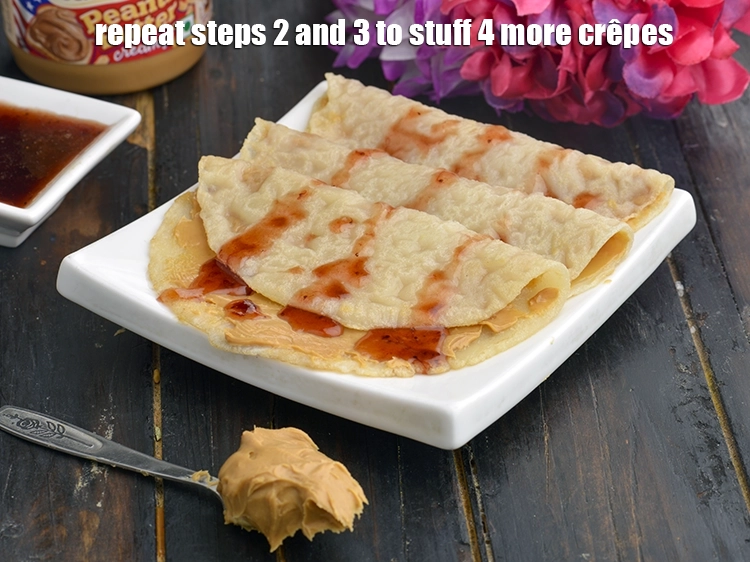 Step 5 – <p><span style="background-color:rgb(255,255,255);color:rgb(0,0,0);">Repeat steps 2 and 3 to stuff 4 more <strong>crêpes</strong>.</span></p>